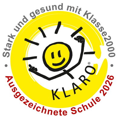 Buntes rundes Siegel mit gelbem Smiley, der Arme hebt, umgeben von Text 'Stark und gesund mit Klasse2000' und 'Ausgezeichnete Schule 2026'