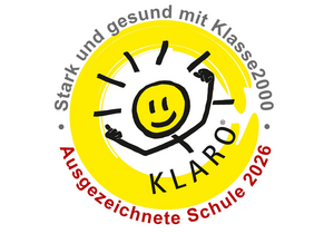 Buntes rundes Siegel mit gelbem Smiley, der Arme hebt, umgeben von Text 'Stark und gesund mit Klasse2000' und 'Ausgezeichnete Schule 2026'